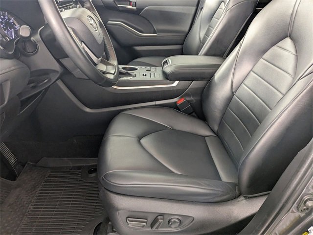 Used 2023 Toyota Highlander XLE image 13