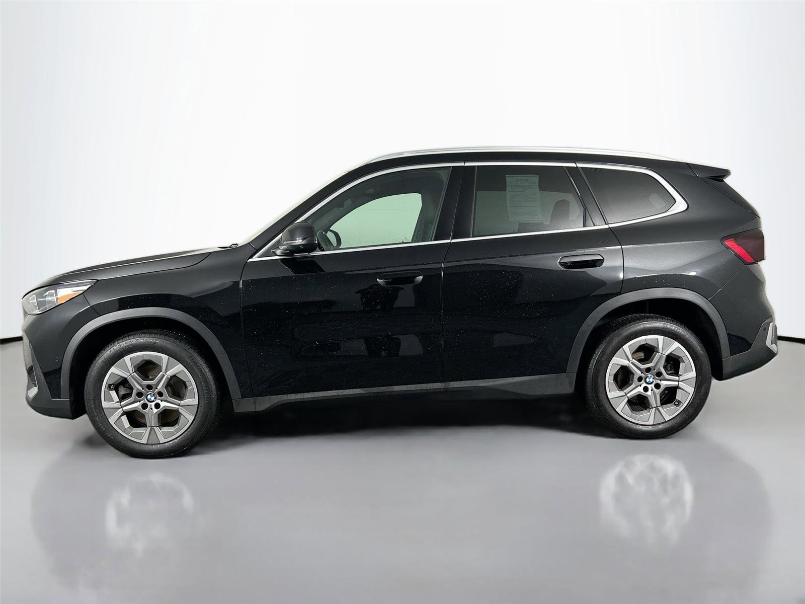 Used 2023 BMW X1 xDrive28i w/ Premium Package image 3