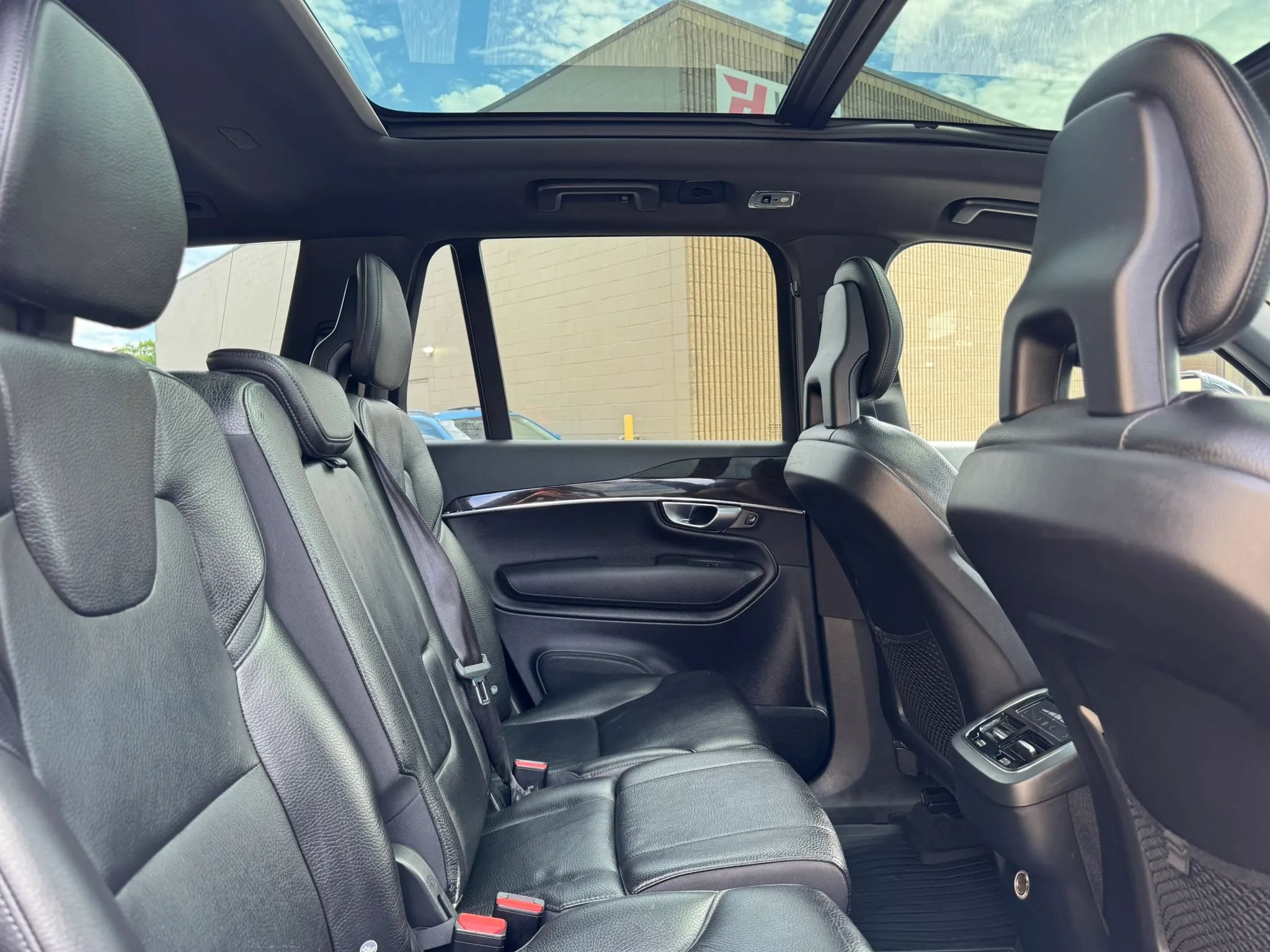 Used 2018 Volvo XC90 T6 Momentum w/ Convenience Package AWD/4WD image 31