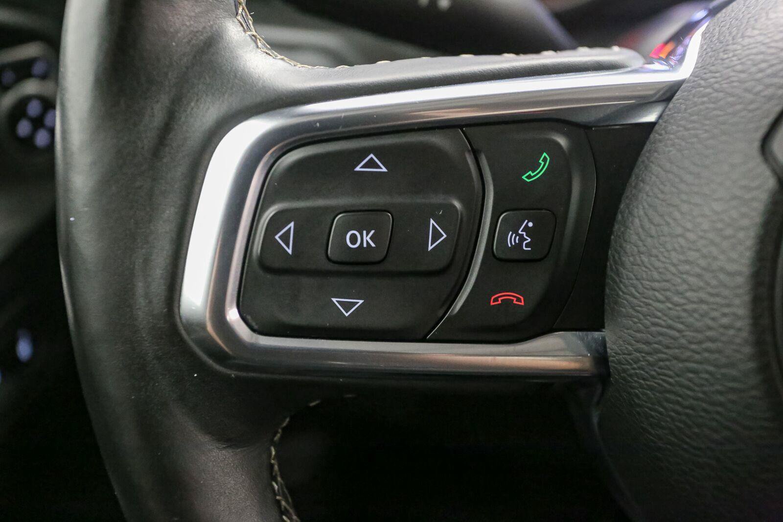 Used 2018 Jeep Wrangler Unlimited Sahara w/ Uconnect 4C Nav & Sound Group AWD/4WD image 29