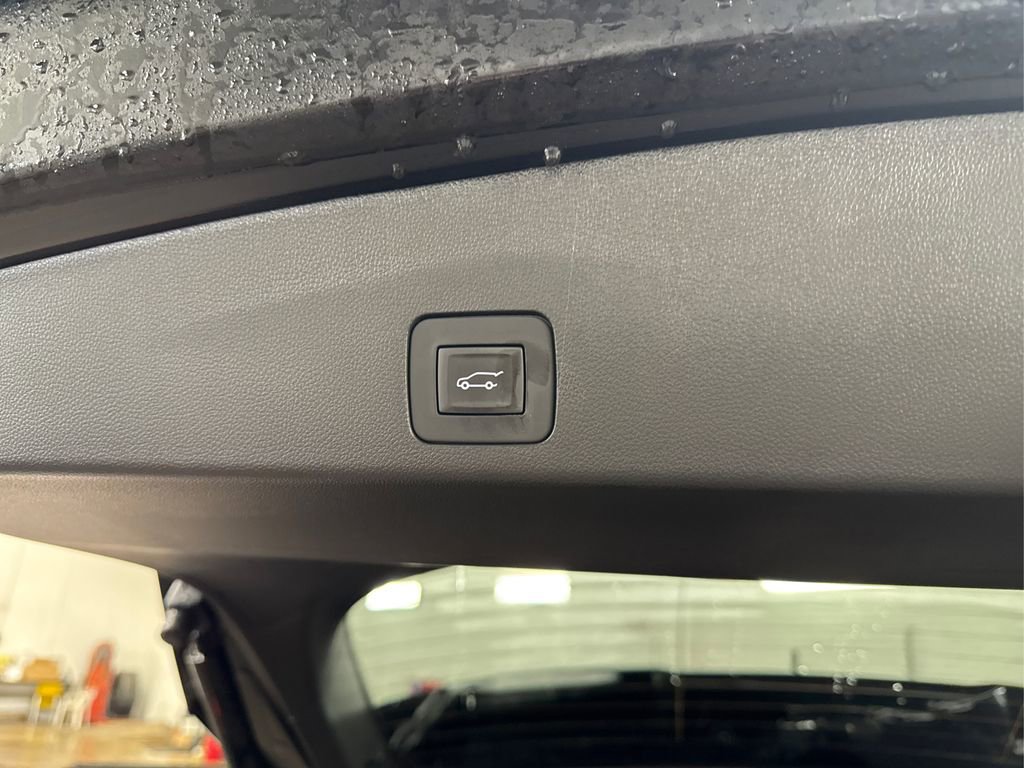 Used 2025 Buick Encore GX Avenir w/ Avenir Technology Package image 14