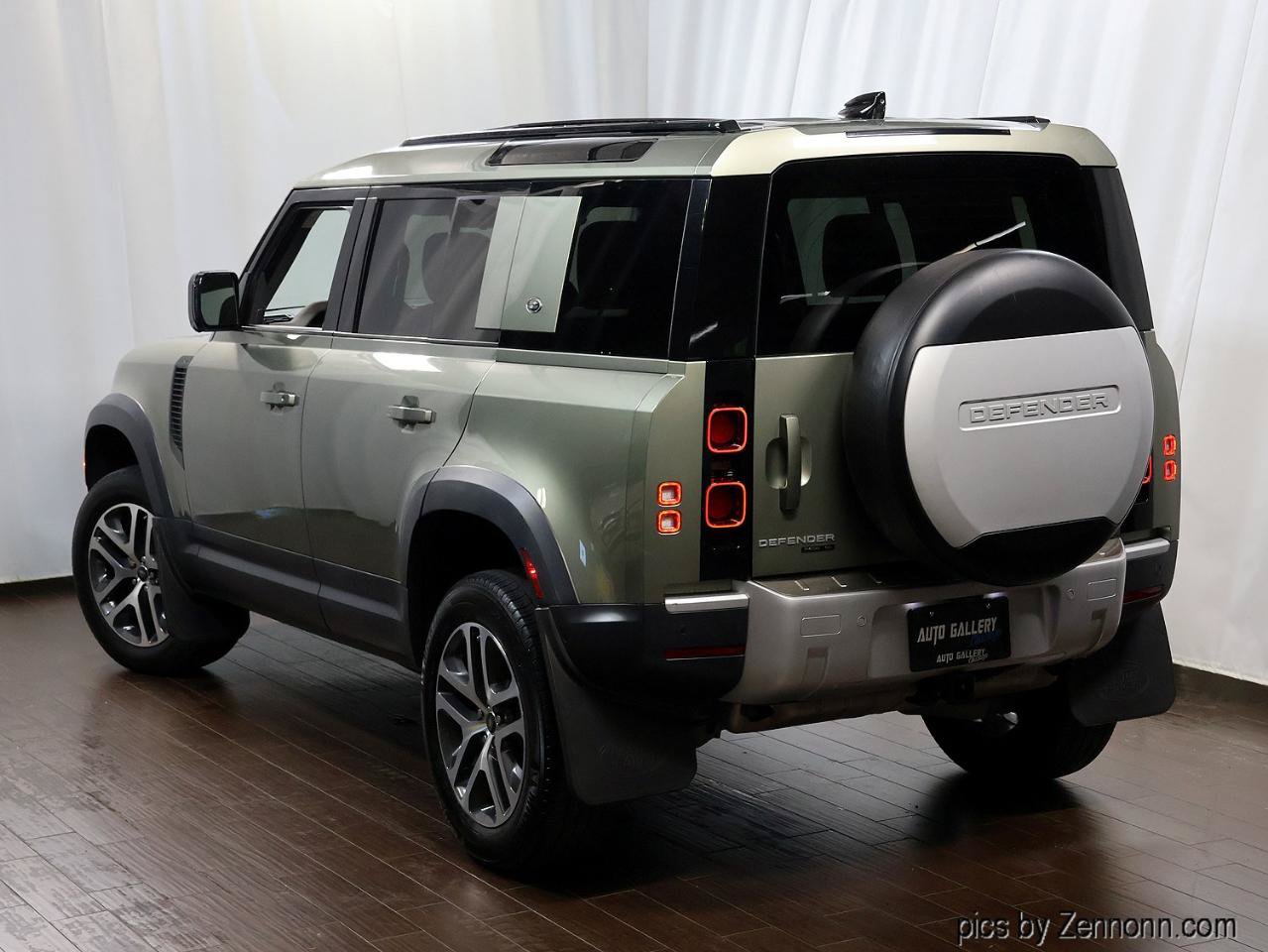 Used 2020 Land Rover Defender 110 SE AWD/4WD image 9