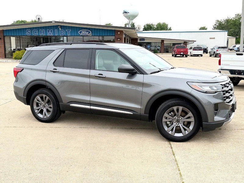 Used 2025 Ford Explorer Active w/ Active Comfort Package AWD/4WD image 3