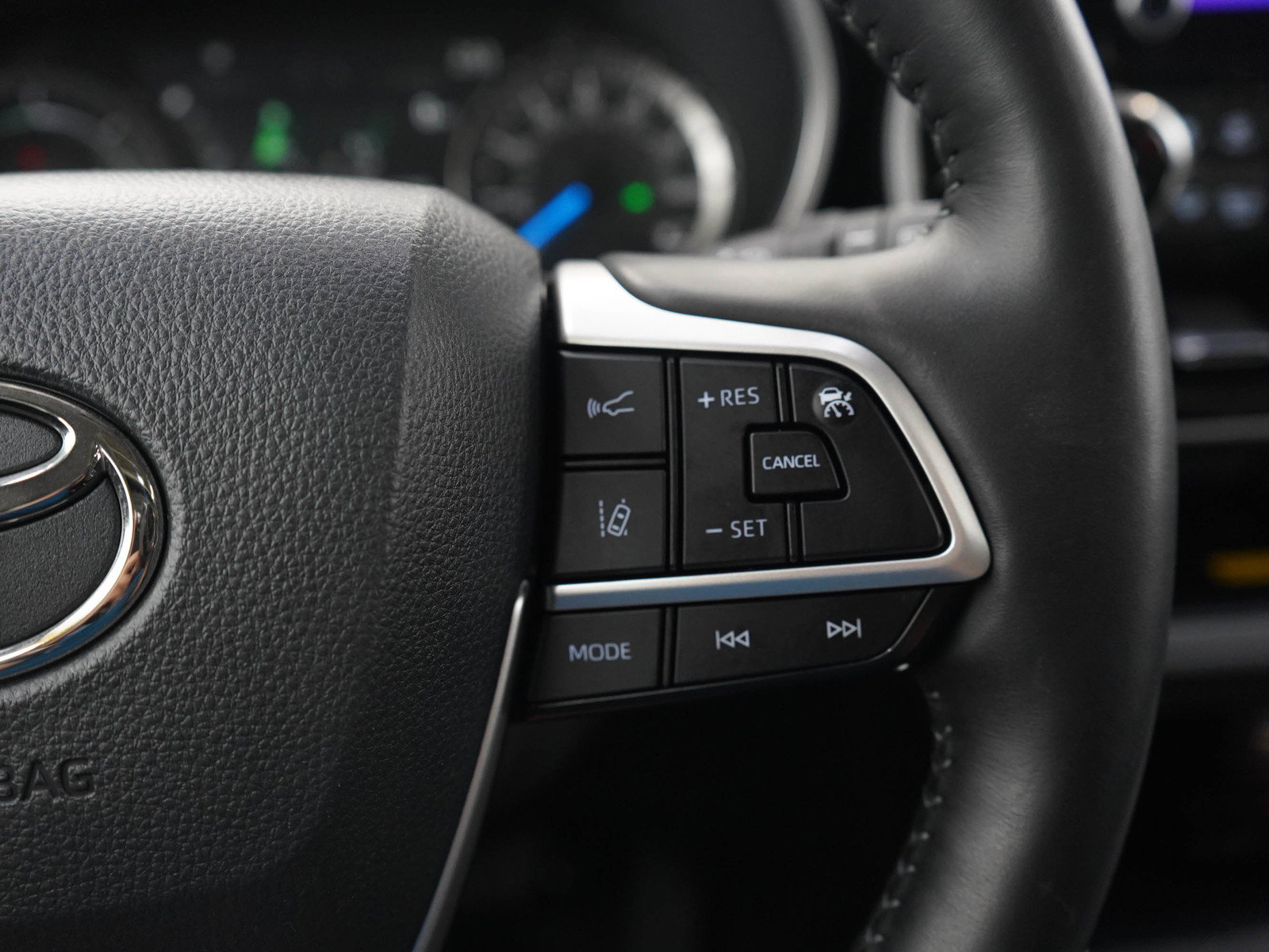 Used 2025 Toyota Highlander XLE AWD/4WD image 25