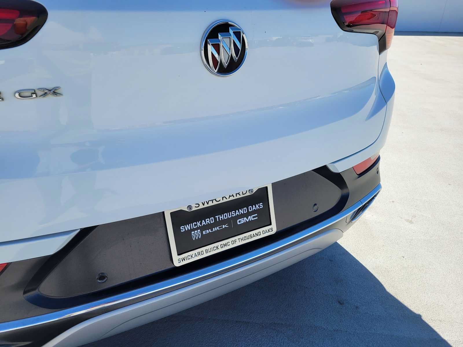 Used 2020 Buick Encore GX Essence w/ Experience Buick Package FWD image 13