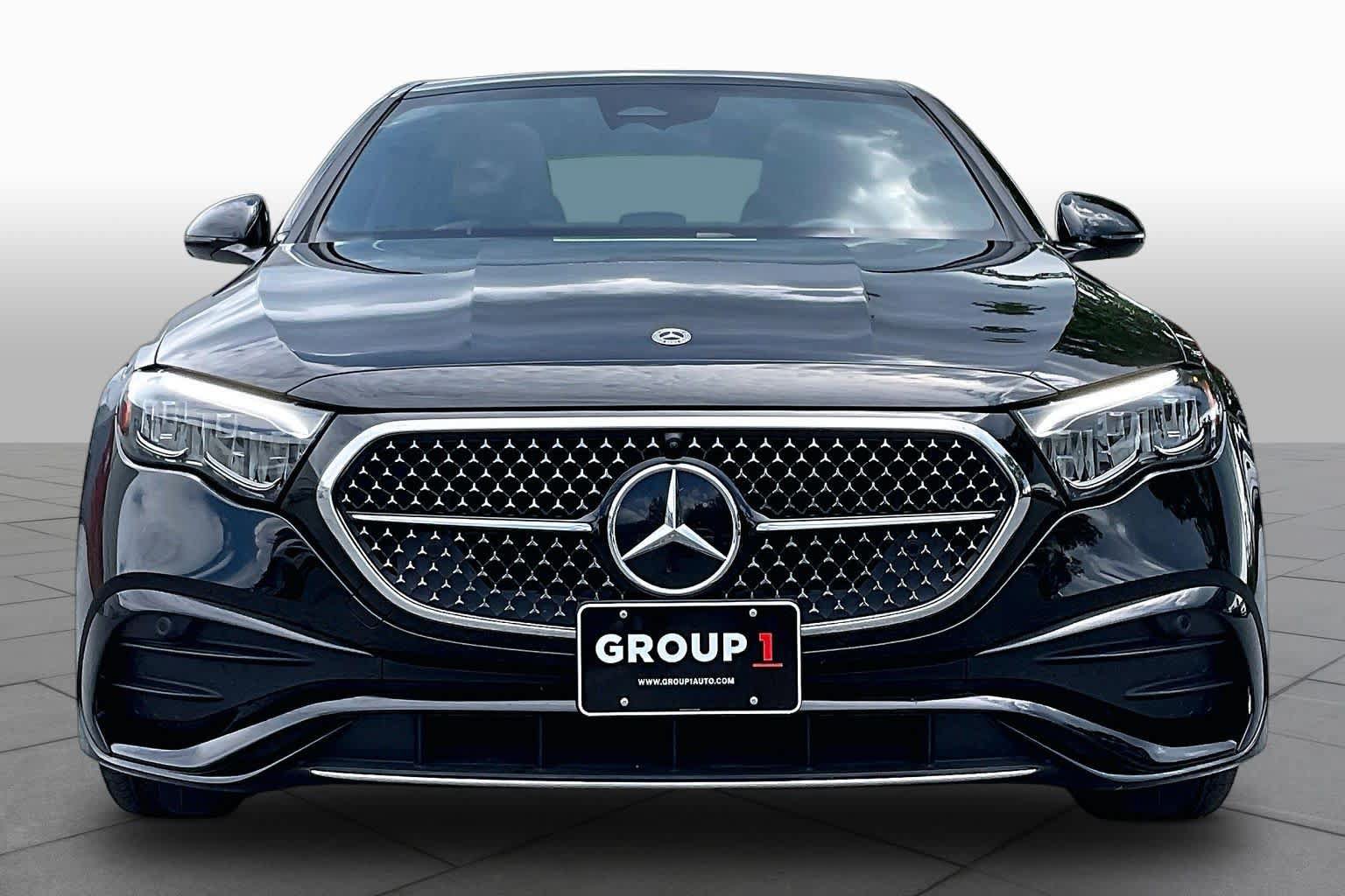 Used 2025 Mercedes-Benz E 350 4MATIC Sedan image 3