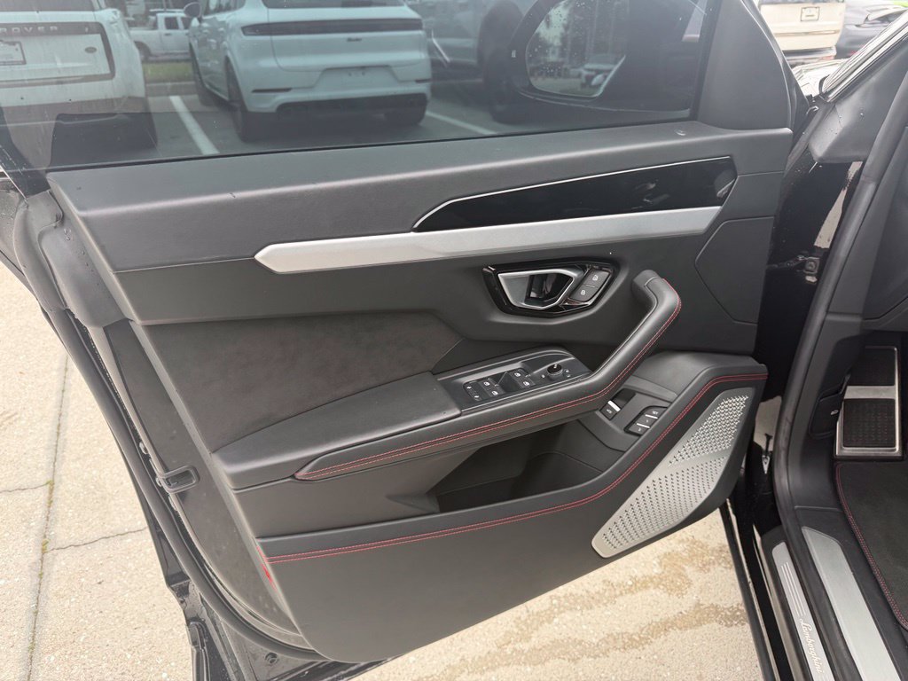 Used 2019 Lamborghini Urus AWD/4WD image 16