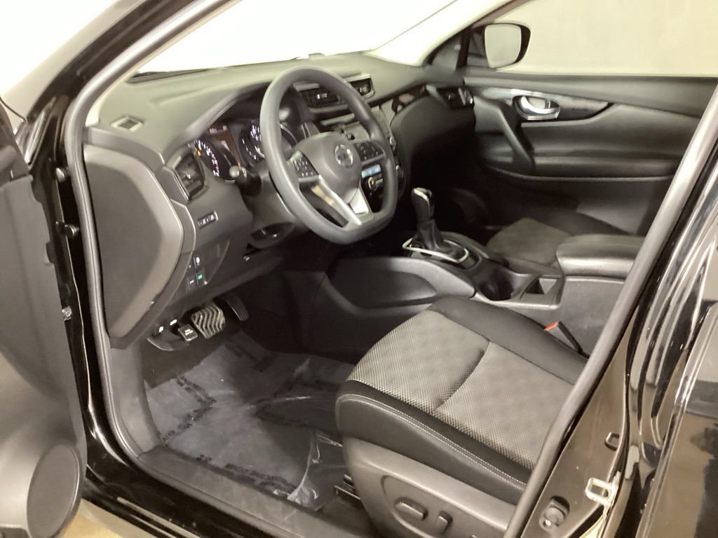 Used 2020 Nissan Rogue Sport SV FWD image 28
