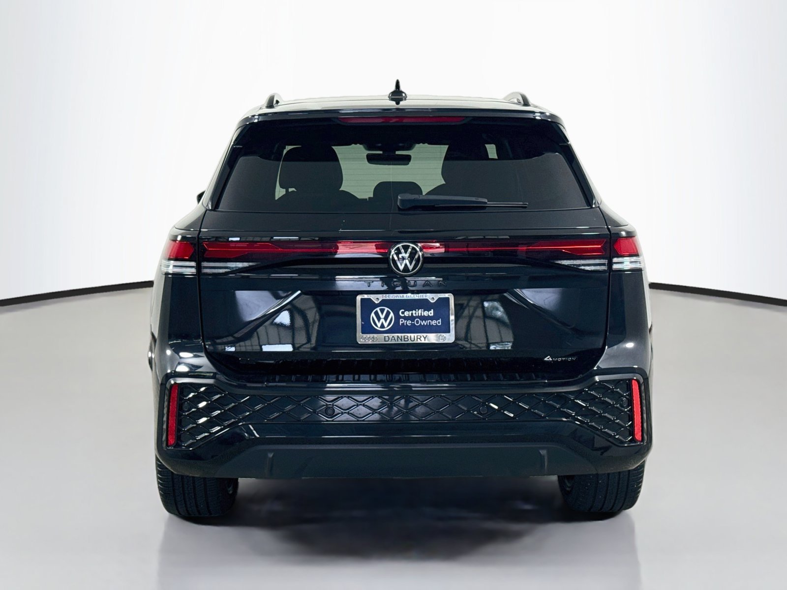 Certified 2025 Volkswagen Tiguan SE R-Line AWD/4WD image 10