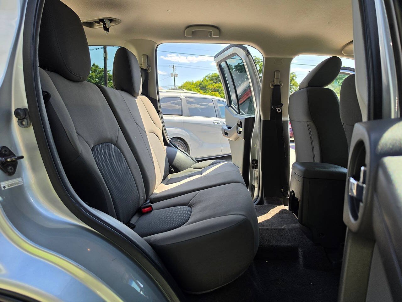 Used 2015 Nissan Xterra X RWD image 27