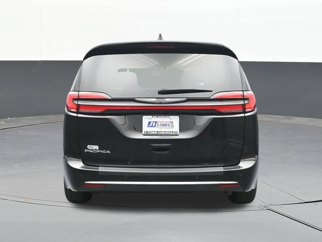 Used 2024 Chrysler Pacifica Touring FWD image 10
