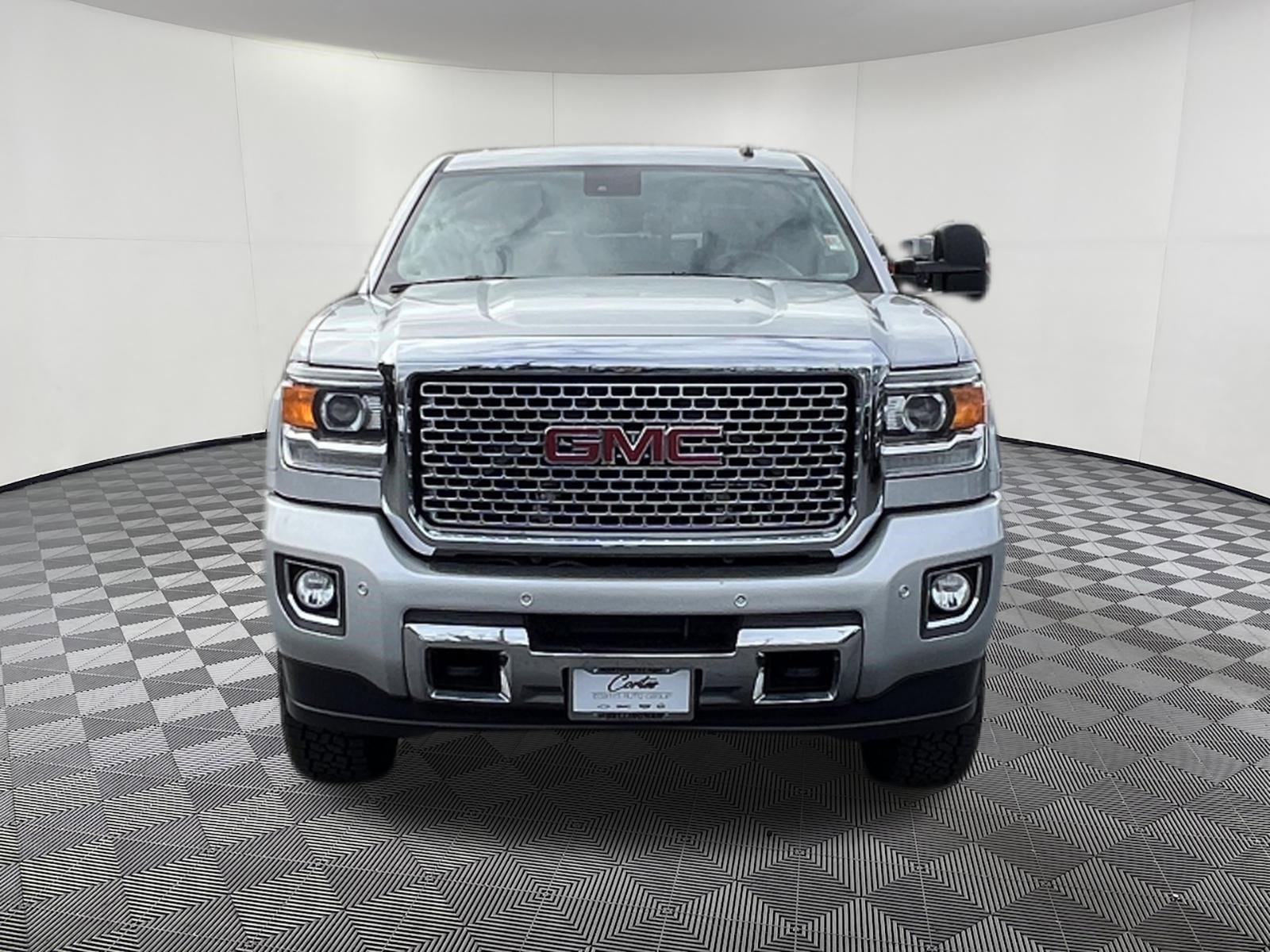 Used 2015 GMC Sierra 2500 Denali image 2