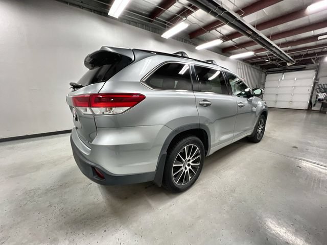 Certified 2017 Toyota Highlander SE AWD/4WD image 8