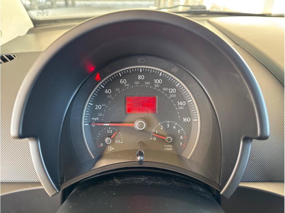 Used 2010 Volkswagen Beetle Final Edition FWD image 16