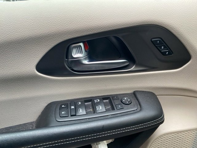 Used 2023 Chrysler Pacifica Touring-L image 20