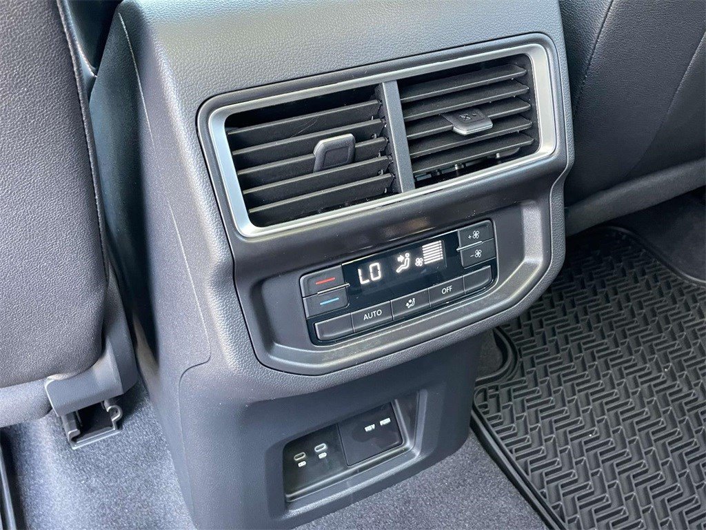 New 2026 Volkswagen Atlas Peak Edition AWD/4WD image 16