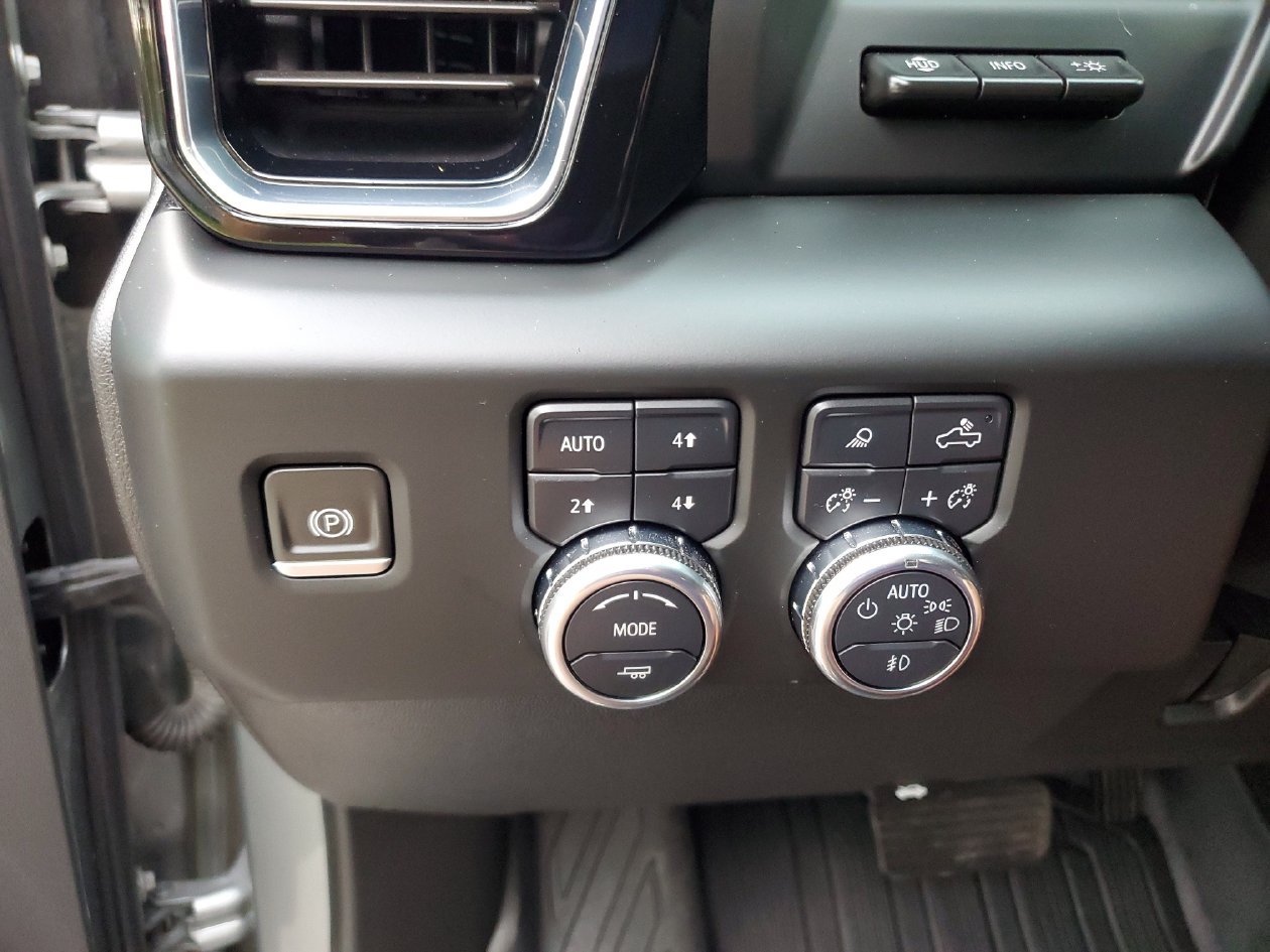 Used 2024 GMC Sierra 2500 Denali Ultimate AWD/4WD image 30