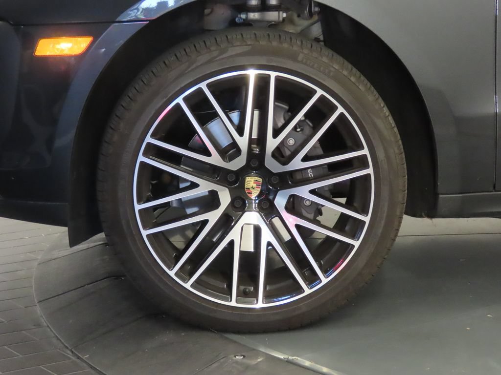 Certified 2026 Porsche Macan AWD/4WD image 11