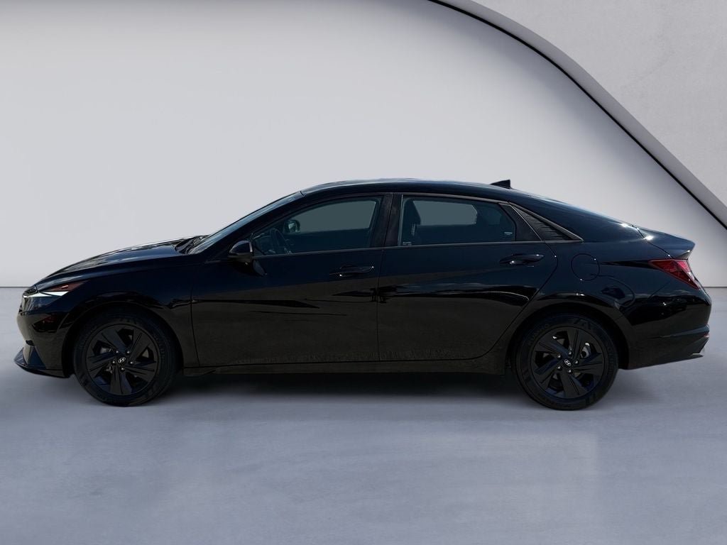 Used 2022 Hyundai Elantra SEL FWD image 2
