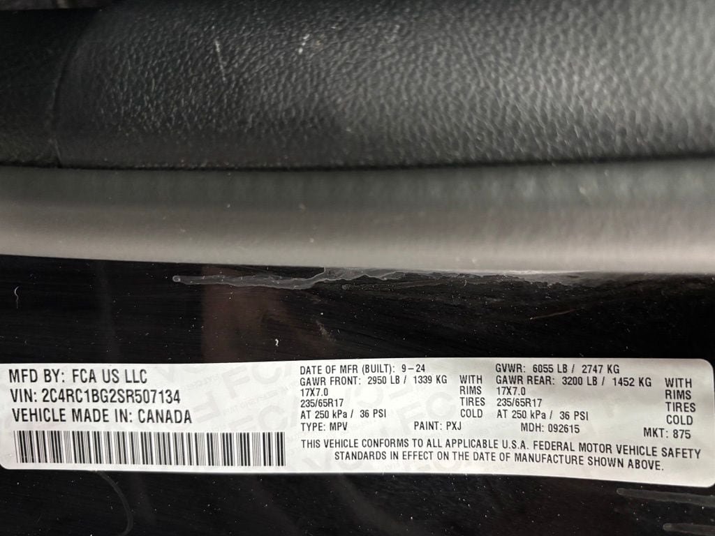 Used 2025 Chrysler Pacifica Select FWD image 11