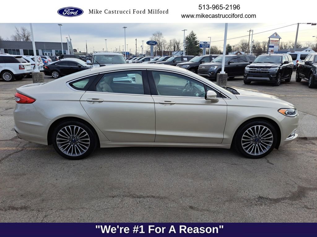 Used 2017 Ford Fusion SE w/ Fusion SE Technology Package image 6