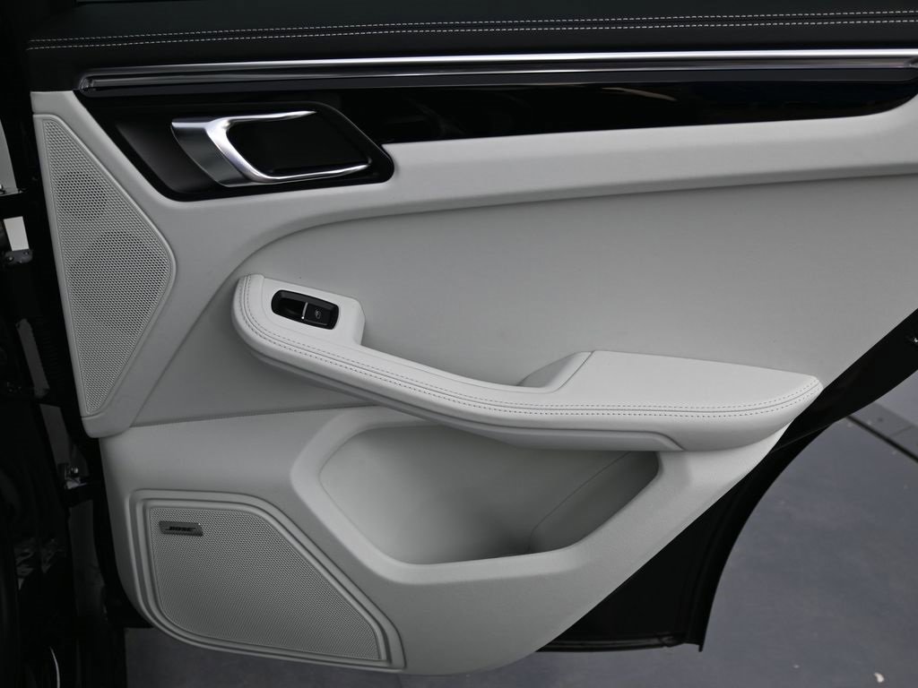 New 2026 Porsche Macan image 16