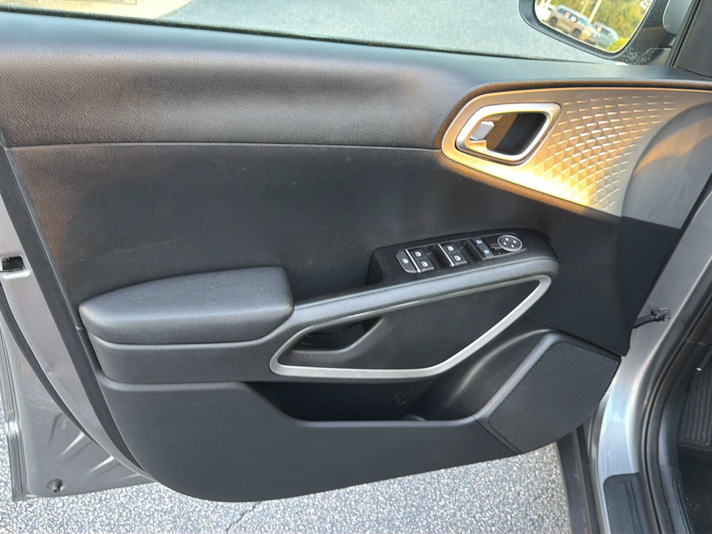 Used 2024 Kia Soul LX w/ Option Group 015 FWD image 16