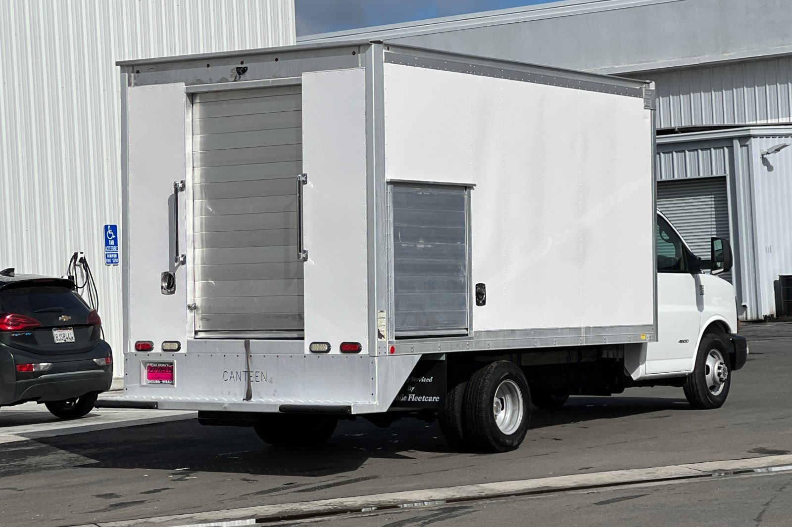 Used 2015 Chevrolet Express 4500 RWD image 4