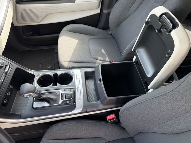 Used 2023 Kia Carnival LX FWD image 22