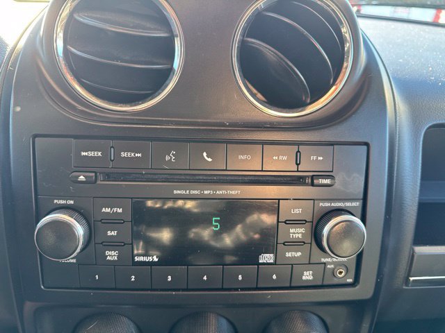 Used 2016 Jeep Patriot Latitude AWD/4WD image 16