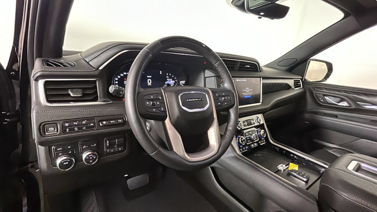 Used 2024 GMC Yukon XL Denali w/ Advanced Technology Package AWD/4WD image 16