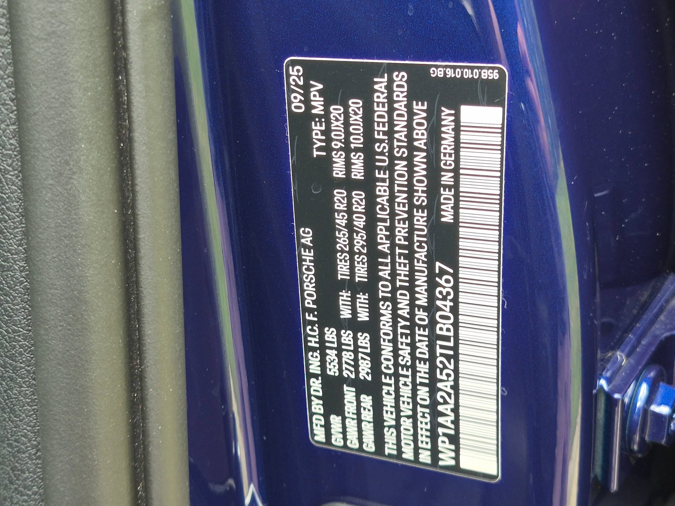 Certified 2026 Porsche Macan AWD/4WD image 38