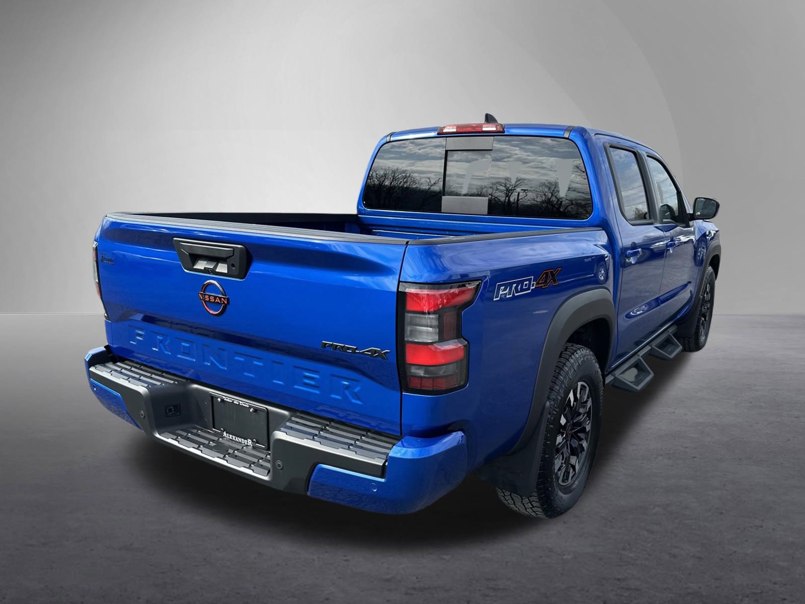 Used 2024 Nissan Frontier PRO-4X w/ Technology Package AWD/4WD image 3