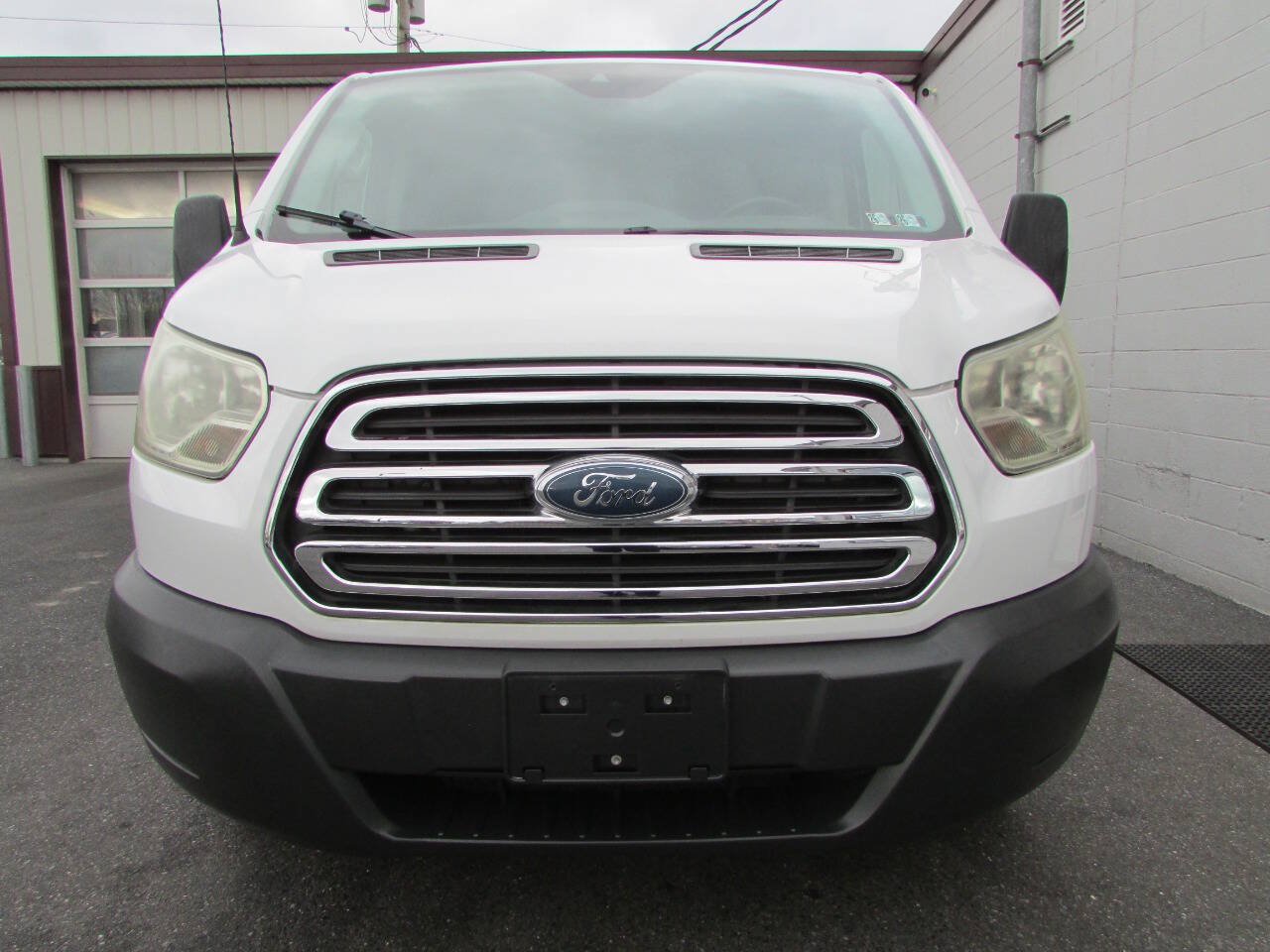 Used 2015 Ford Transit 350 XLT RWD image 2