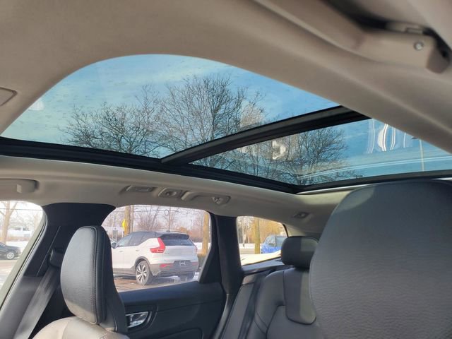 Certified 2025 Volvo XC60 B5 Plus image 13