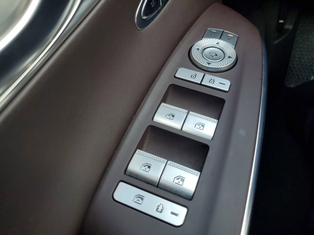 Used 2023 Genesis GV70 2.5T w/ Advanced Package AWD/4WD image 18