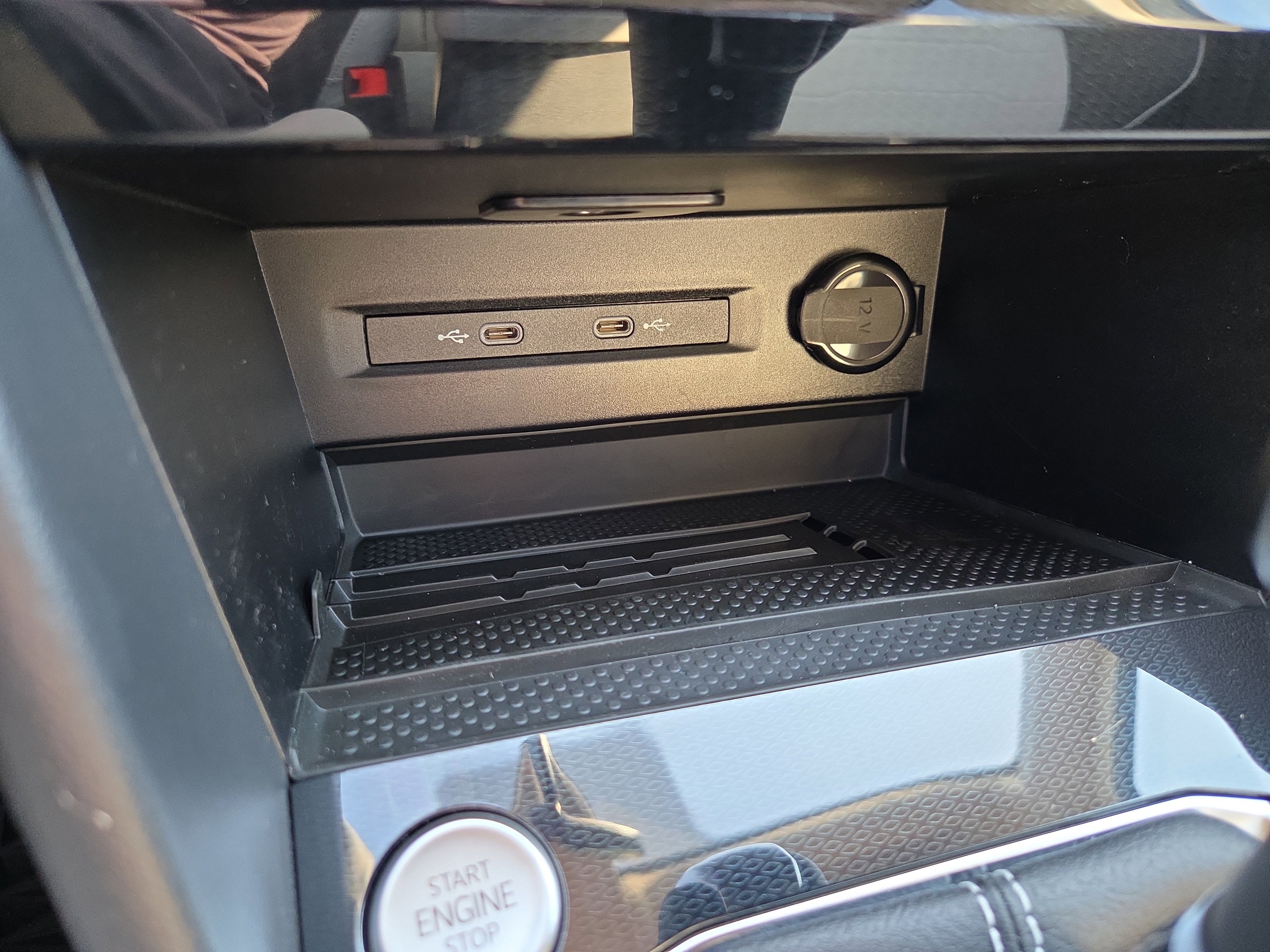 New 2025 Volkswagen Taos SE image 12