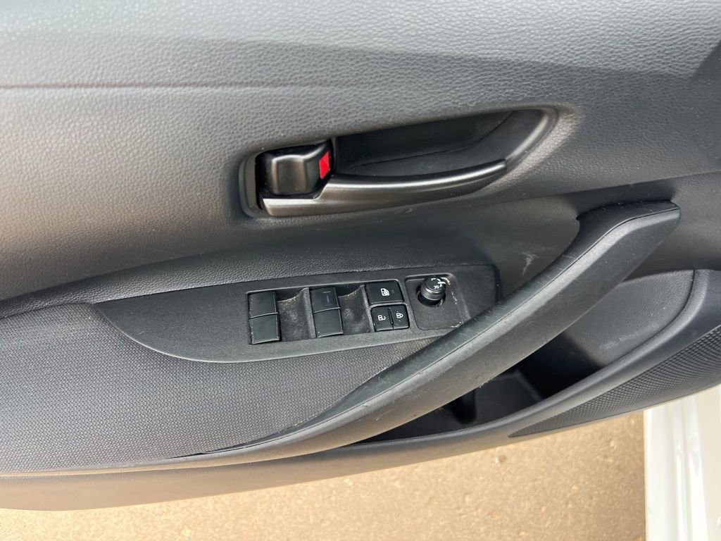 Used 2025 Toyota Corolla LE image 9