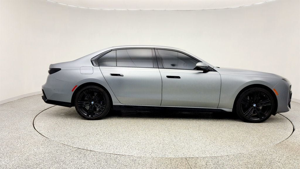 Used 2023 BMW 760i xDrive w/ Executive Package AWD/4WD image 4