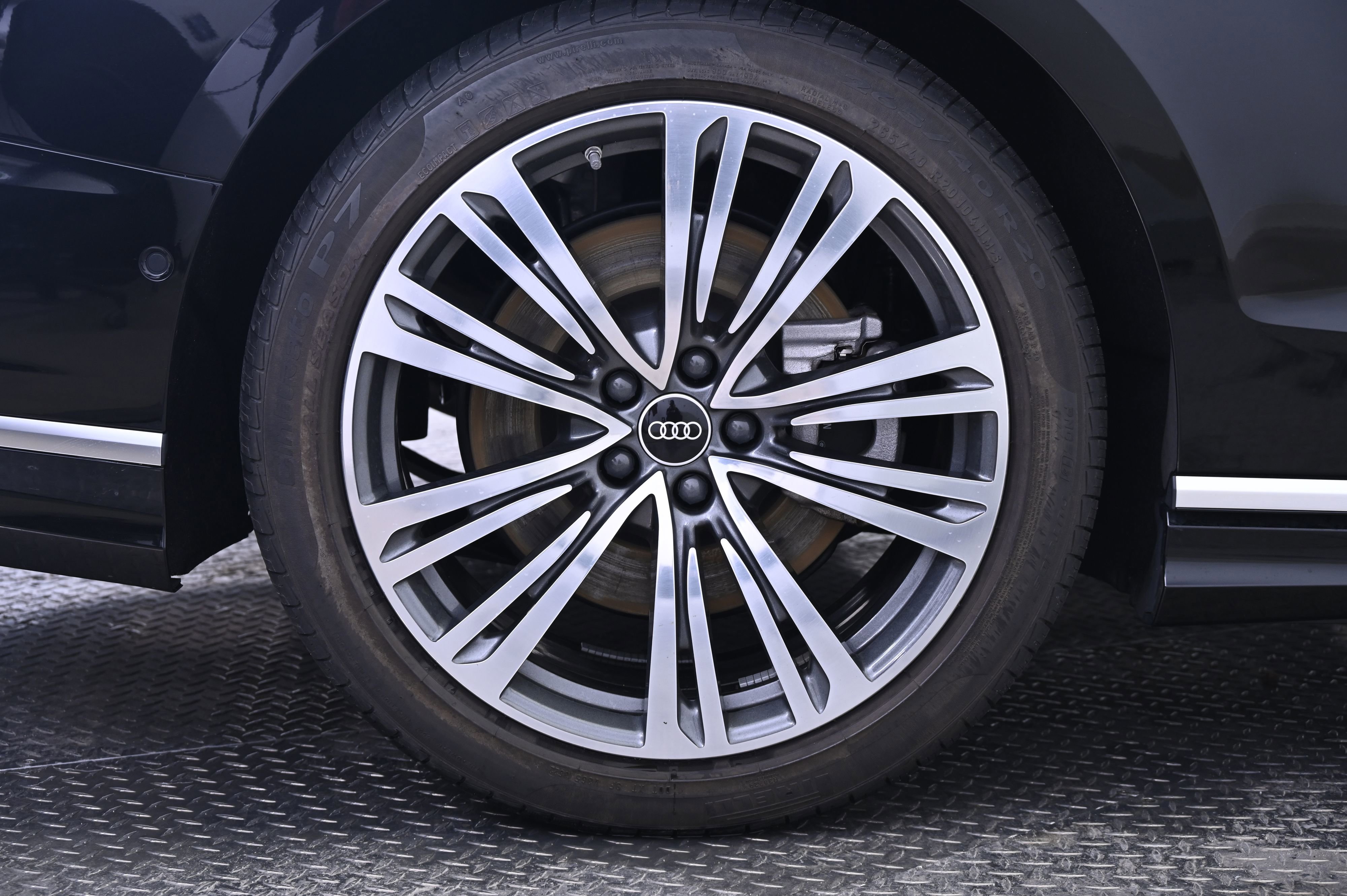 Used 2023 Audi A8 L 3.0T image 13