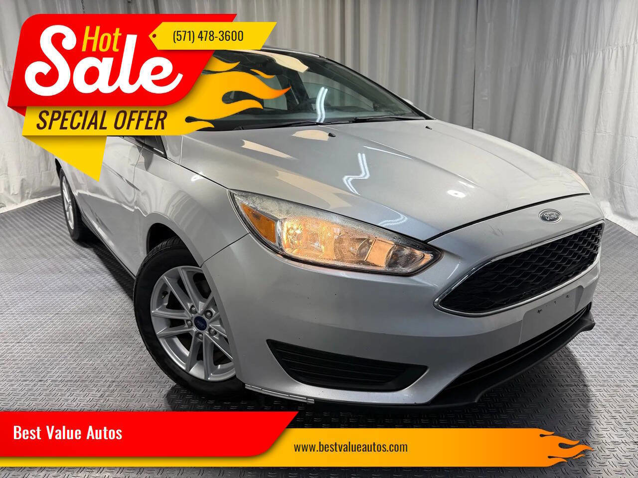 Used 2017 Ford Focus SE FWD image 1