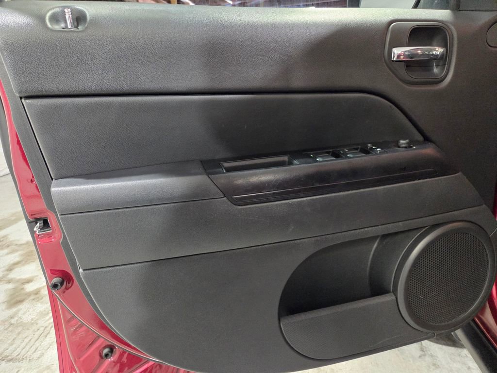 Used 2012 Jeep Patriot Latitude w/ Sun/Sound Group image 11