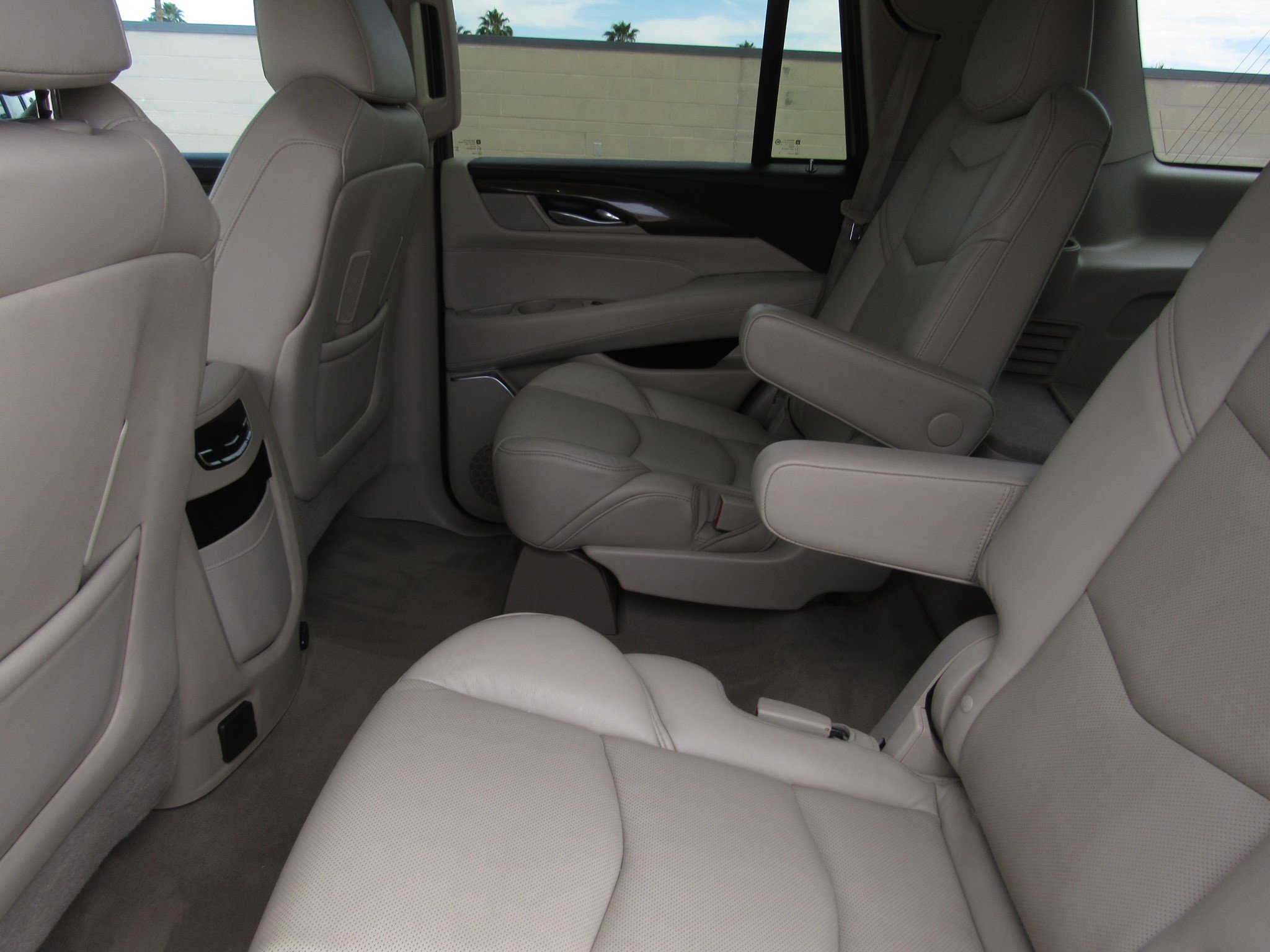 Used 2019 Cadillac Escalade Luxury image 15