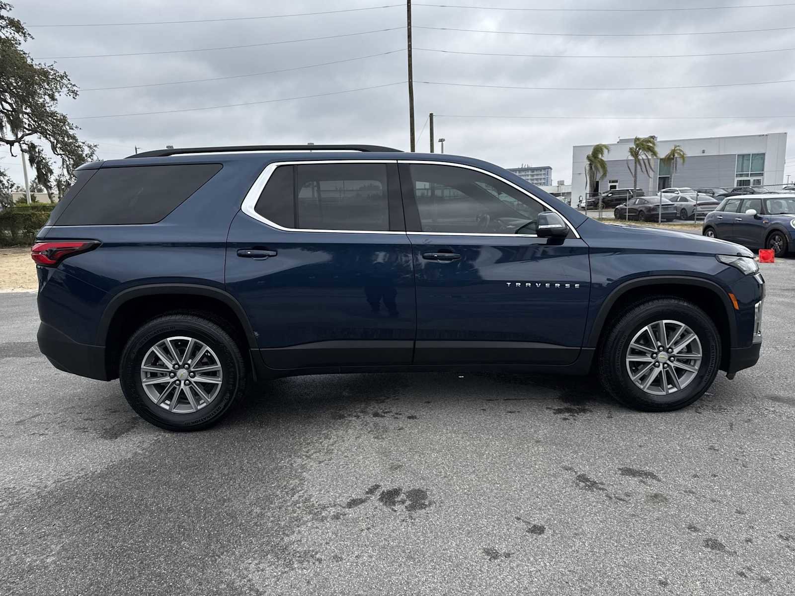 Used 2022 Chevrolet Traverse LT w/ LPO, Cargo Package image 7