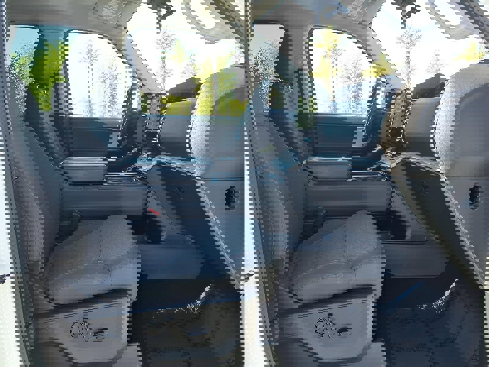 Certified 2025 Ford Expedition Active image 11