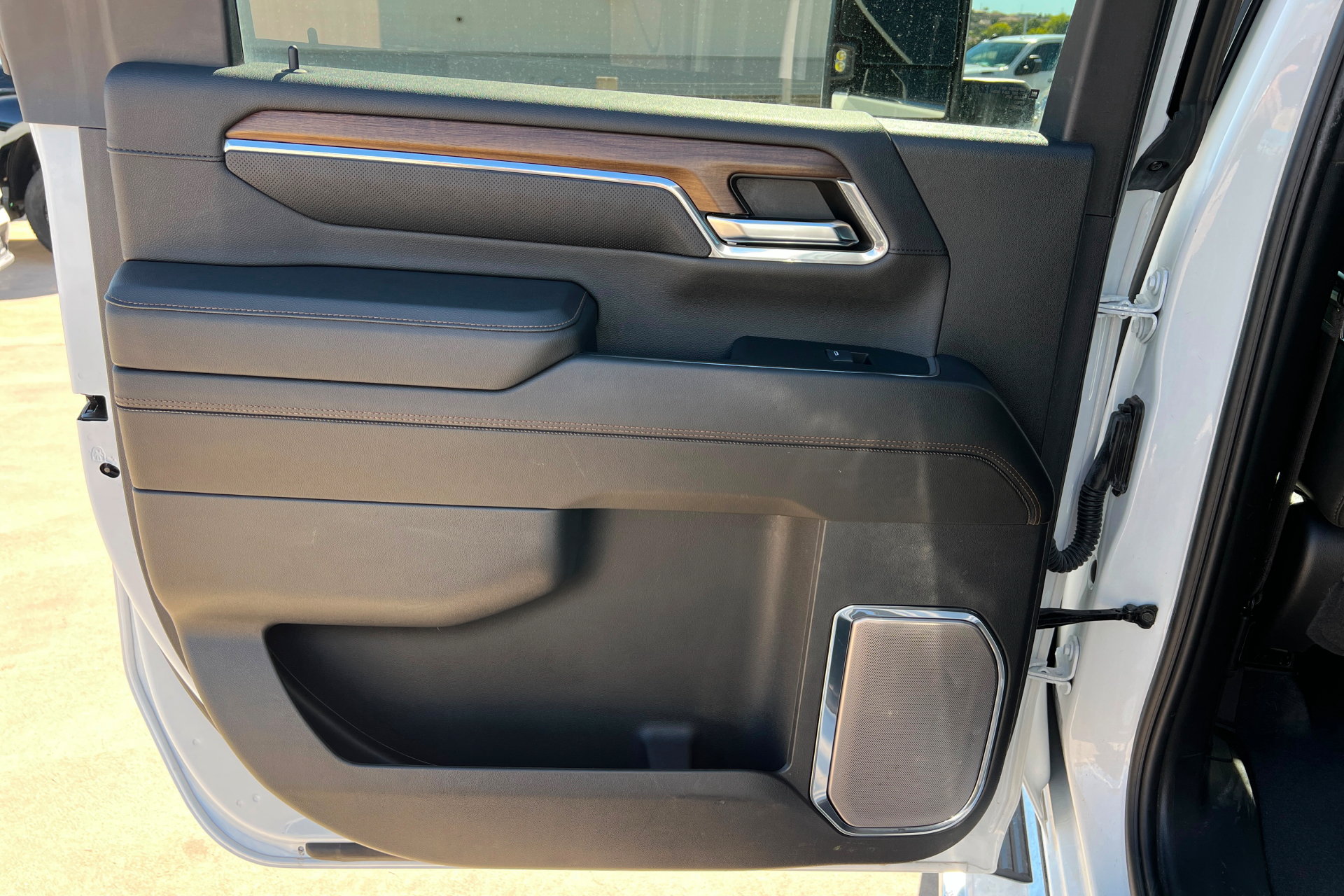 Used 2024 Chevrolet Silverado 3500 High Country w/ High Country Premium Package AWD/4WD image 18