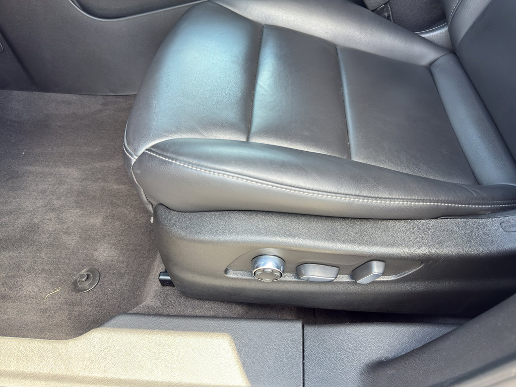 Used 2024 Cadillac XT4 Premium Luxury image 12