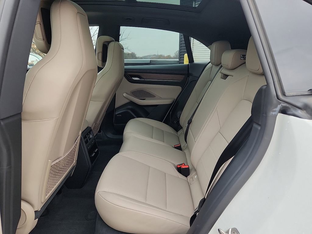 Used 2025 Porsche Macan 4S Electric image 9