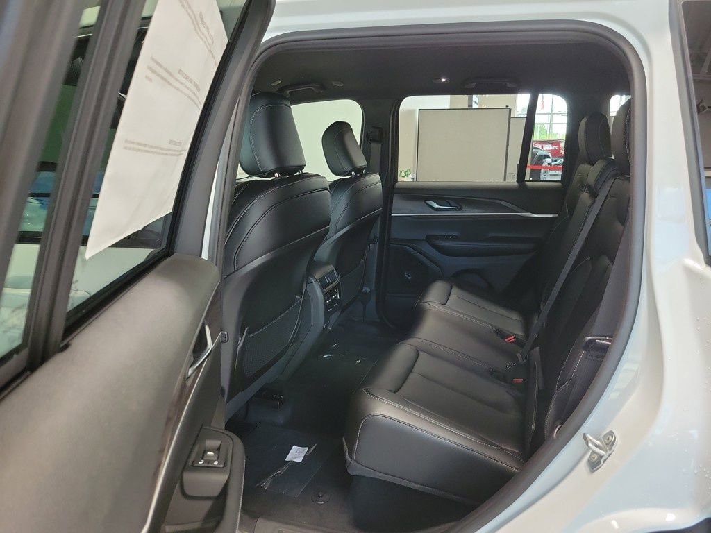 New 2025 Jeep Grand Cherokee Limited image 8