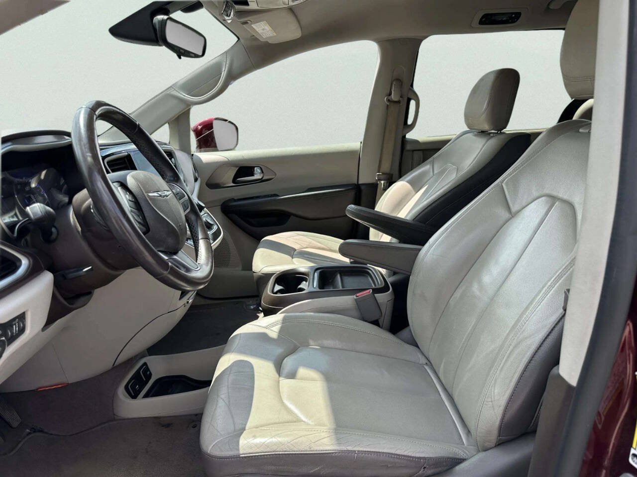 Used 2017 Chrysler Pacifica Touring-L FWD image 12